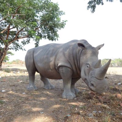 פסל של קרנף ענק